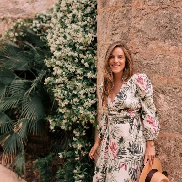 Gal Meets Glam Stevie Palm Print Linen Skirt and Top Set - Picture 13 of 13